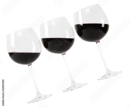 Foto: red wine in glass with hand made clipping path red wine in glass with hand made clipping path