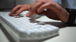 mann tippt texte