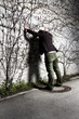 an die wand gestellt