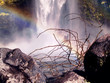 cascada con arco iris