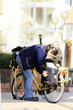 factrice et son vélo