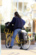 factrice à vélo