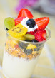 Obstsalat auf Naturjoghurt