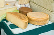 Käse-Räder auf dem Markt von Malcesine Käse-Räder auf dem Markt von Malcesine