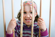 Mädch hinter Gittern