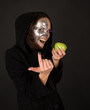 Two-faced sorceress with green apple tempt