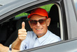 Aktiver Senior im Auto - Active Senior with Car