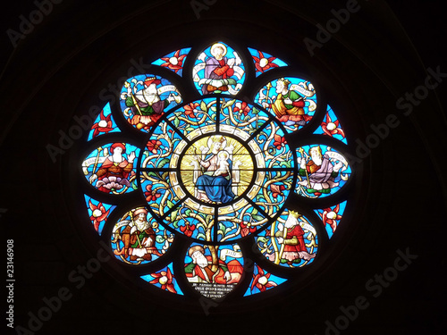 Rosace dans la collégiale Saint-Martin, Clamecy, France
