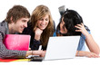 Jeunes avec ordinateur