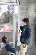 Ouvriers sur chantier maison en construction