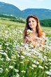 girl with daisies