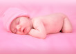 Foto : Newborn Baby Girl Sleeping on Pink Newborn Baby Girl Sleeping on Pink
