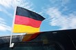 Foto: Deutschland-Fahne auf Auto Deutschland-Fahne auf Auto