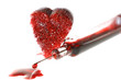 Spritze mit Blut und Herz aus Zucker
