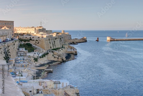 Photo: vue sur la mer depuis la valette vue sur la mer depuis la valette
