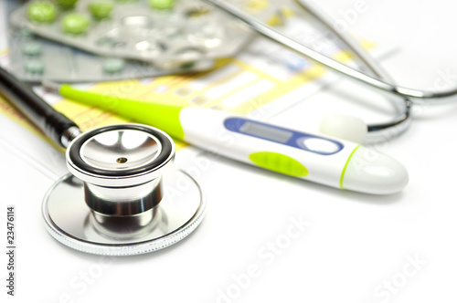 Foto: Stethoskop, Fieberthermometer & Medikamente Stethoskop, Fieberthermometer & Medikamente