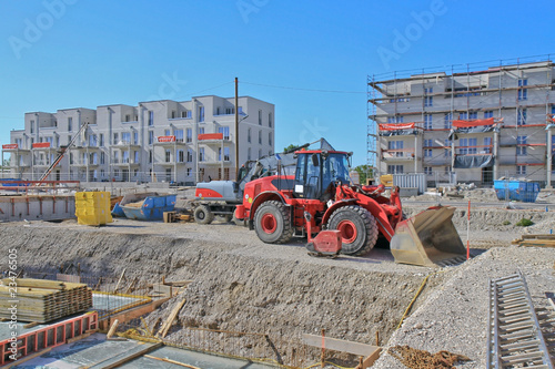 Photo: baugeräte, baustelle, neubaugebiet baugeräte, baustelle, neubaugebiet