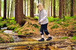 Mädchen im Wald