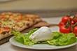 mozzarella pizza e pomodori