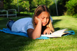 Foto: Frau beim lesen Frau beim lesen