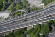 Fussballfan auf Brücke - Reale Tiltshift Aufnahme, kein Modell