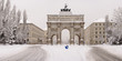 Siegestor München im Schneechaos