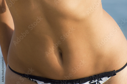 Photo: Abdomen de mujer en bikini Abdomen de mujer en bikini
