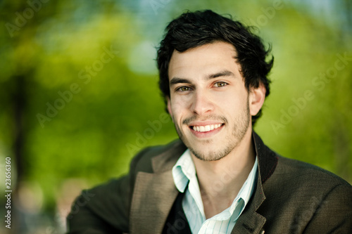 Photo: homme caucasien / européen sourire homme caucasien / européen sourire