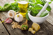 pesto over spoon -cucchiaio con pesto pesto over spoon -cucchiaio con pesto