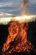 Feuer bei Sonnenuntergang