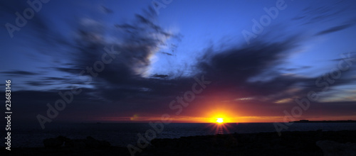 Foto: Beautiful sunset over sea Beautiful sunset over sea