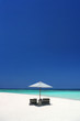 Foto: Beach Chairs on a beautiful secluded beach Beach Chairs on a beautiful secluded beach