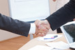 Foto: hand shaking at office hand shaking at office