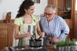 Femme senior et aide à domicile