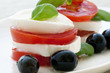 Caprese mit Oliven