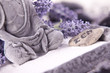 Buddha bei Zen Meditation,  Massage Steine, Lavendel