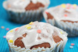 Muffin mit Zuckerguss nah
