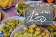 Raisins au détail - vente au marché
