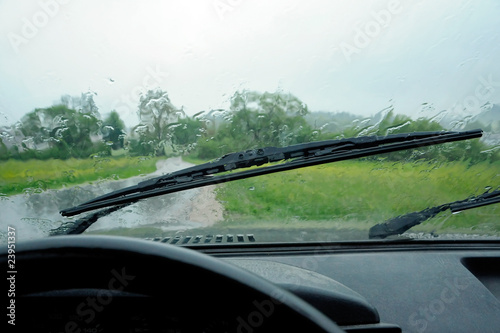 Foto: Autofahrt bei Regen Autofahrt bei Regen