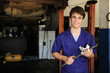 Foto: car mechanic at work with copy space car mechanic at work with copy space