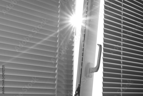 Foto: Sun through the window. Sun through the window.