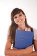 Foto: Junge Frau mit Bewerbungsmappe 7401 Junge Frau mit Bewerbungsmappe 7401