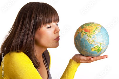 Photo: Frau küsst Globus Frau küsst Globus