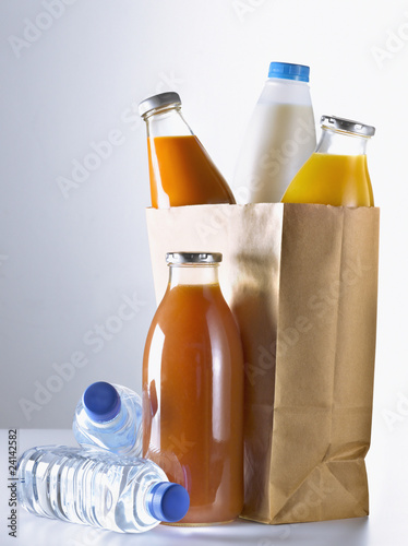 Foto: bottles in a brown paper bag bottles in a brown paper bag