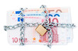 Billets d'euros enchaînés
