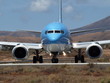 Foto: Ein Flugzeug rollt auf Lanzarote zum Start Ein Flugzeug rollt auf Lanzarote zum Start