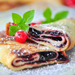 Palatschinkenröllchen mit Marmelade Palatschinkenröllchen mit Marmelade