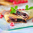 Gefüllte Pfannekuchen mit Johannisbeerkonfitüre Gefüllte Pfannekuchen mit Johannisbeerkonfitüre