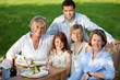 familienfoto im garten