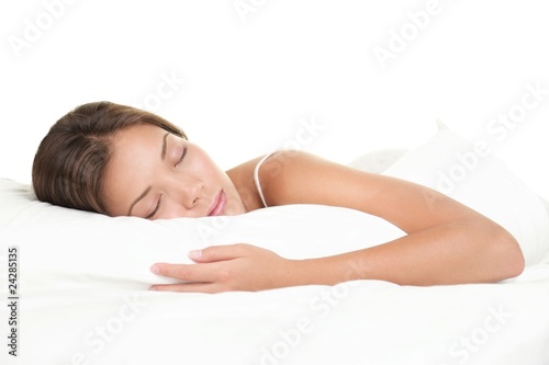 Foto: Woman sleeping on white background Woman sleeping on white background